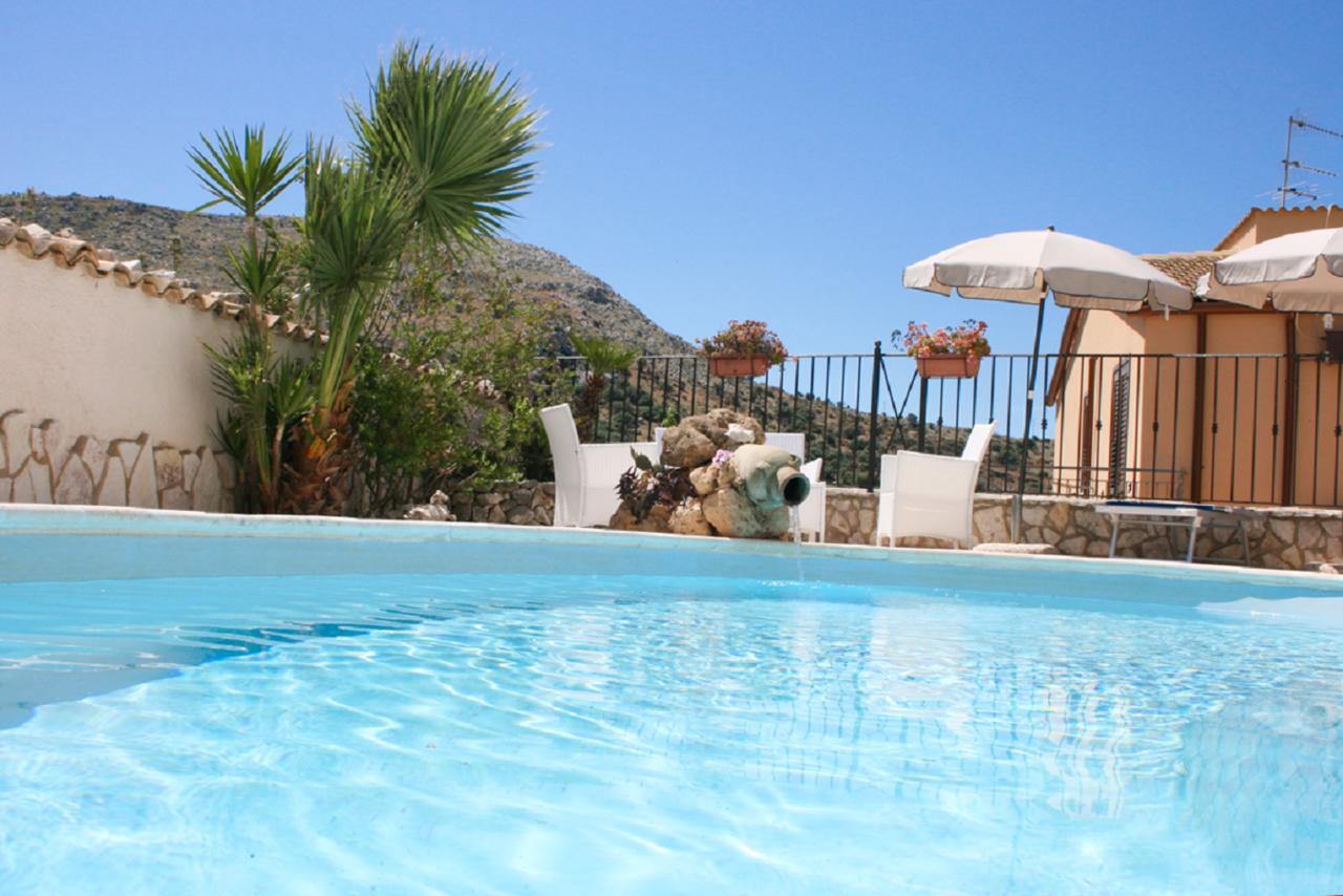 Casa Vacanze Il Cortile Custonaci Exterior foto