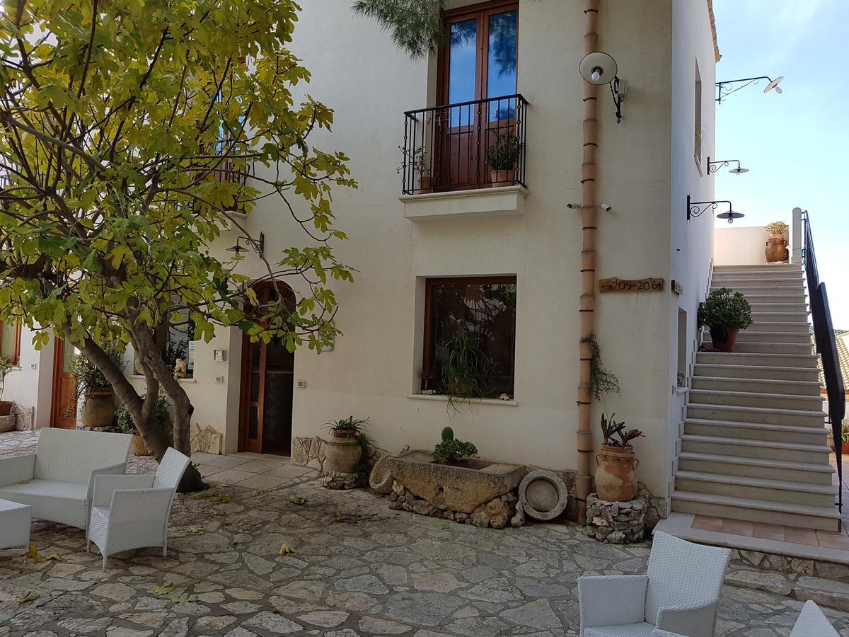 Casa Vacanze Il Cortile Custonaci Exterior foto